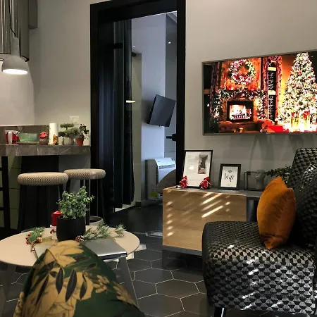 Urban Deluxe Apartment *