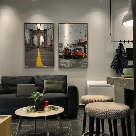 Urban Deluxe * 地拉那