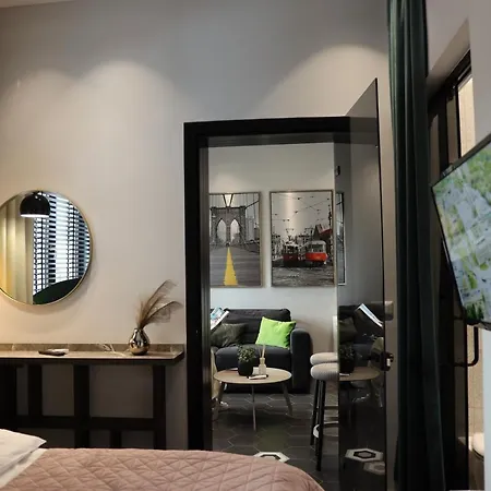 Urban Deluxe Apartment *