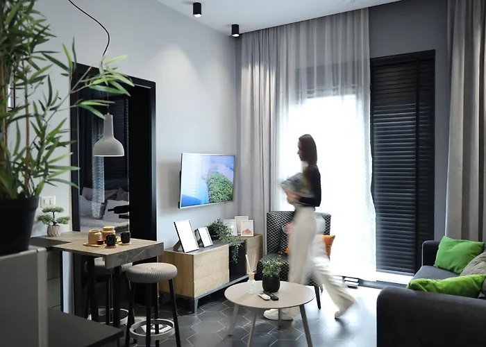 Urban Deluxe * 티라나